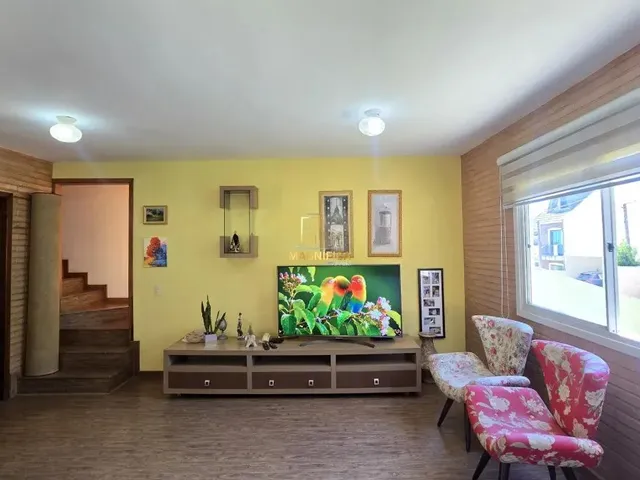 Casa 2 quartos e 4 banheiros, para alugar, no bairro Cachoeira em Curitiba