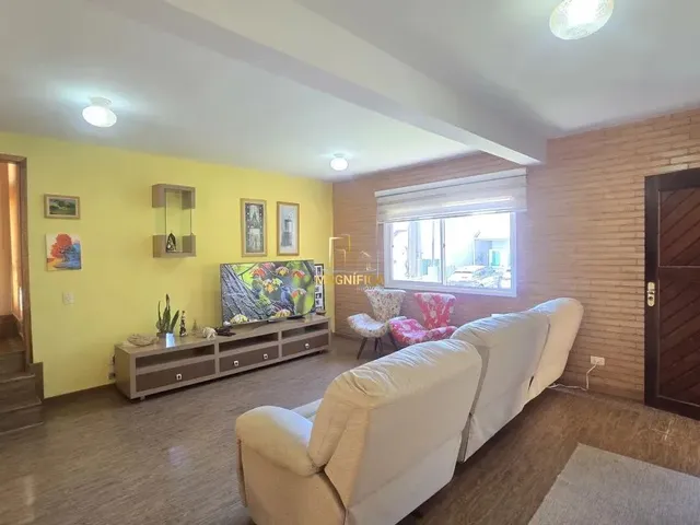 Casa 2 quartos e 4 banheiros, para alugar, no bairro Cachoeira em Curitiba