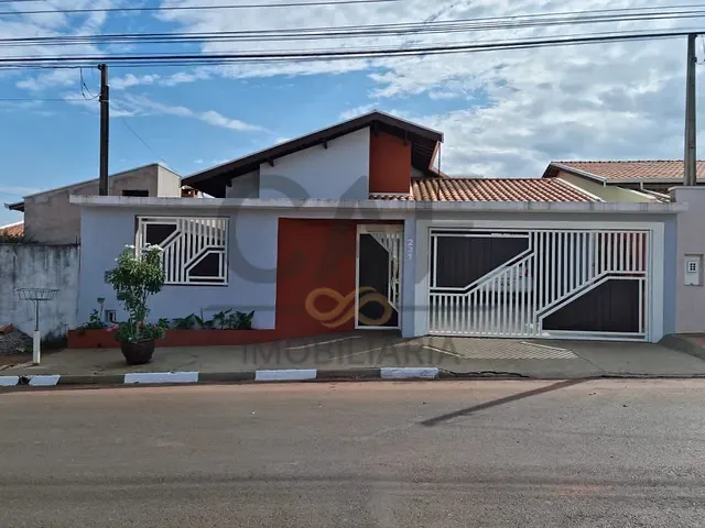 Casa com 336m² 3 quartos e 3 banheiros, à venda, no bairro Parque Residencial Imigrantes em Holambra