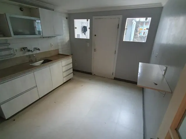 Casa 3 quartos e 4 banheiros, à venda, no bairro Centro em Macaé