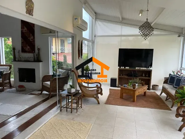 Casa com 600m² 2 quartos e 2 banheiros, à venda, no bairro Jardim do Golf I em Jandira