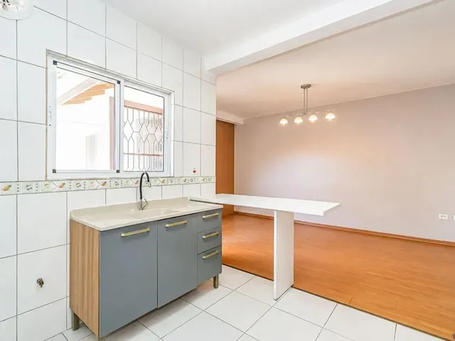 Casa com 100m² 2 quartos e 2 banheiros, para alugar, no bairro Guabirotuba em Curitiba