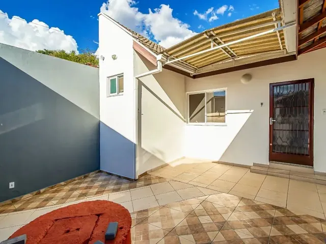 Casa com 100m² 2 quartos e 2 banheiros, para alugar, no bairro Guabirotuba em Curitiba