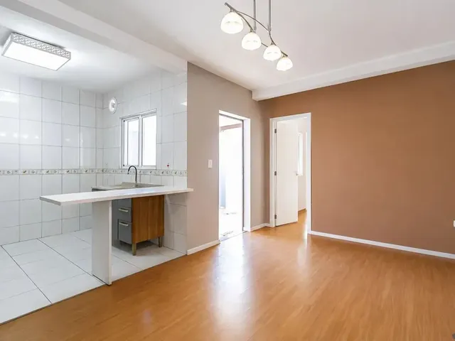 Casa com 100m² 2 quartos e 2 banheiros, para alugar, no bairro Guabirotuba em Curitiba