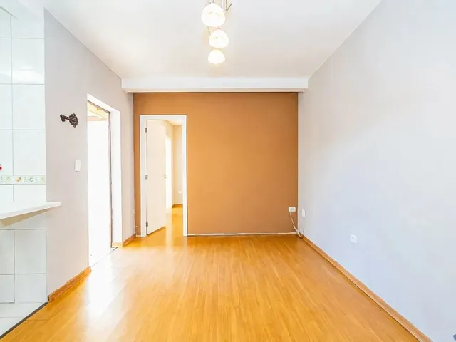 Casa com 100m² 2 quartos e 2 banheiros, para alugar, no bairro Guabirotuba em Curitiba