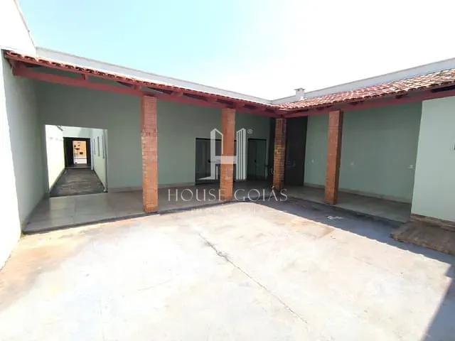 Casa com 300m² 3 quartos e 2 banheiros, à venda, no bairro Residencial Terra Santa em Trindade