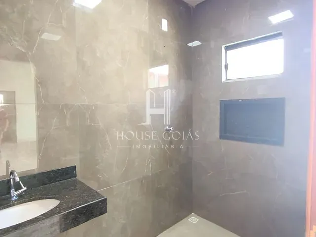 Casa com 300m² 3 quartos e 2 banheiros, à venda, no bairro Residencial Terra Santa em Trindade