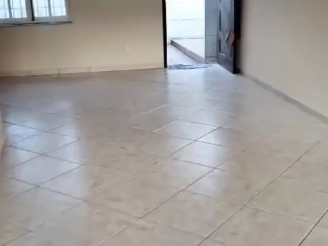 Casa 3 quartos e 2 banheiros, à venda, no bairro Miramar em Macaé