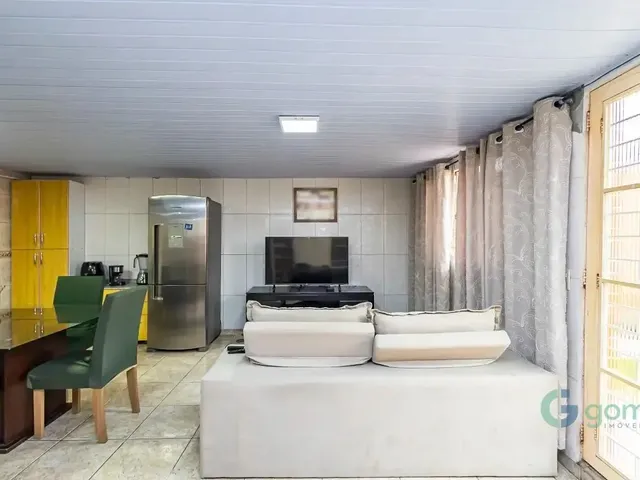 Casa com 460m² 3 quartos e 2 banheiros, à venda, no bairro Novo Mundo em Curitiba