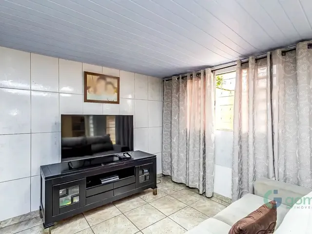 Casa com 460m² 3 quartos e 2 banheiros, à venda, no bairro Novo Mundo em Curitiba