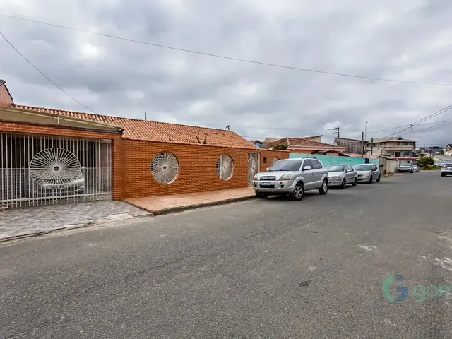 Casa com 460m² 3 quartos e 2 banheiros, à venda, no bairro Novo Mundo em Curitiba