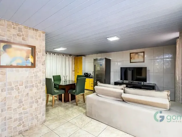 Casa com 460m² 3 quartos e 2 banheiros, à venda, no bairro Novo Mundo em Curitiba