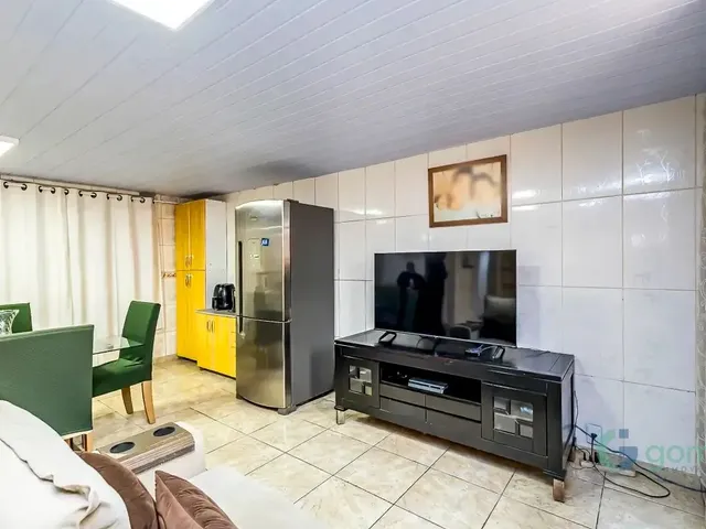 Casa com 460m² 3 quartos e 2 banheiros, à venda, no bairro Novo Mundo em Curitiba