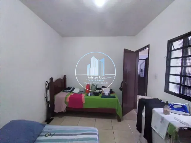 Casa com 240m² 2 quartos e 1 banheiro, à venda, no bairro Aristeu Costa Rios em Pouso Alegre