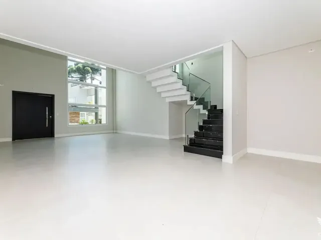 Casa com 512m² 3 quartos e 5 banheiros, à venda, no bairro Butiatuvinha em Curitiba