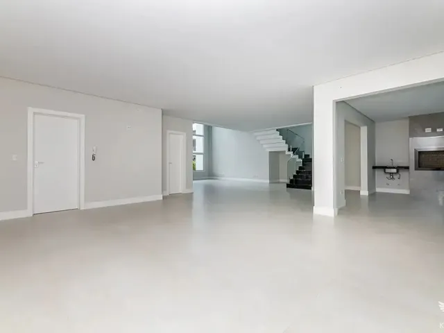 Casa com 512m² 3 quartos e 5 banheiros, à venda, no bairro Butiatuvinha em Curitiba
