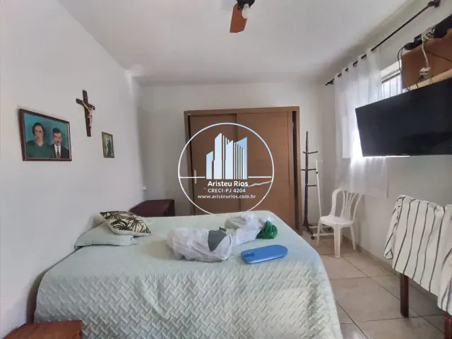 Casa com 180m² 4 quartos e 1 banheiro, para alugar, no bairro Centro em Pouso Alegre