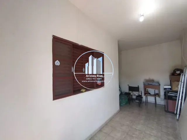 Casa com 180m² 4 quartos e 1 banheiro, para alugar, no bairro Centro em Pouso Alegre