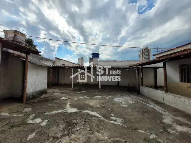 Casa com 300m² 3 quartos e 2 banheiros, à venda, no bairro Centro em Andradas