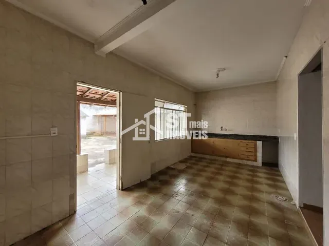 Casa com 300m² 3 quartos e 2 banheiros, à venda, no bairro Centro em Andradas