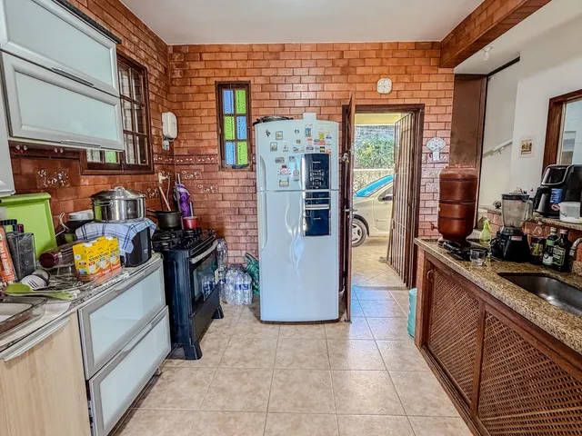 Casa com 720m² 3 quartos e 4 banheiros, à venda, no bairro Costazul em Rio das Ostras