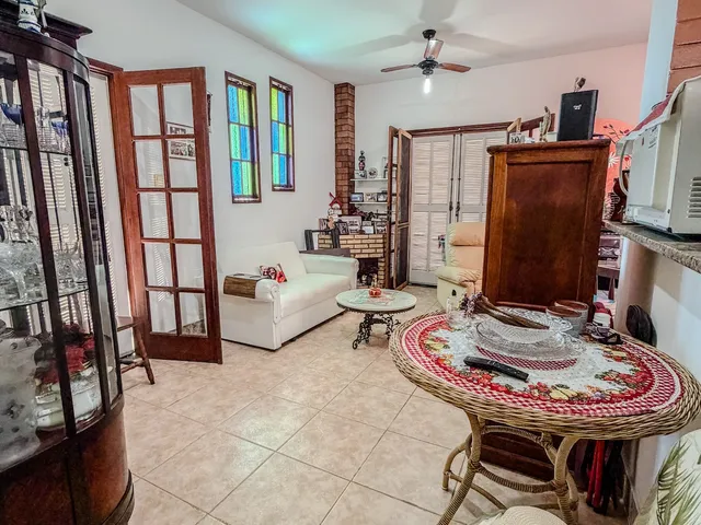 Casa com 720m² 3 quartos e 4 banheiros, à venda, no bairro Costazul em Rio das Ostras