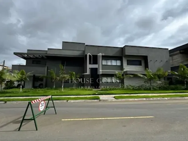 Casa com 478m² 4 quartos e 5 banheiros, à venda, no bairro Jardins Madri em Goiânia