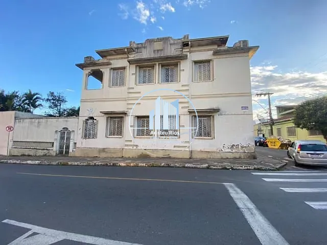 Casa com 786m² 7 quartos e 6 banheiros, à venda, no bairro Centro em Pouso Alegre