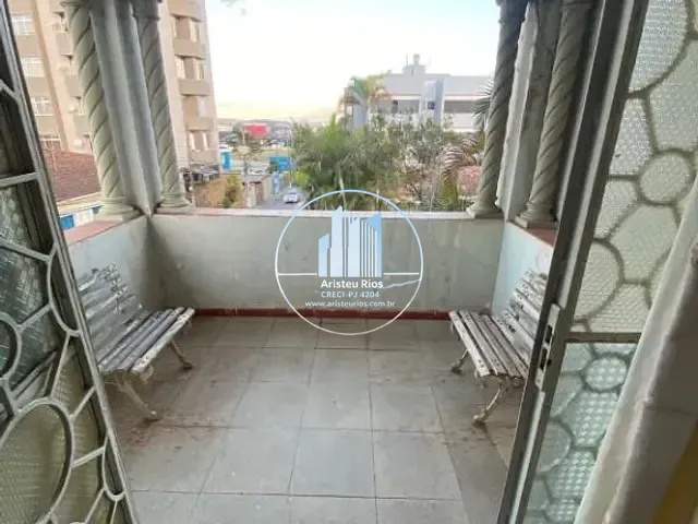 Casa com 786m² 7 quartos e 6 banheiros, à venda, no bairro Centro em Pouso Alegre