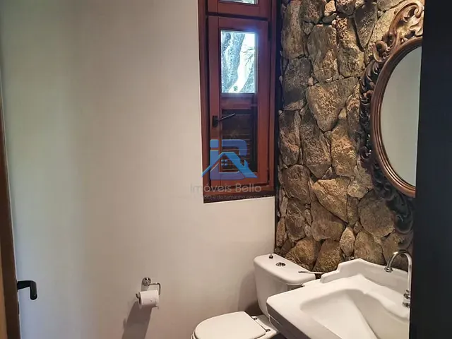 Casa com 6200m² 4 quartos e 3 banheiros, à venda, no bairro Baronesa em Bragança Paulista
