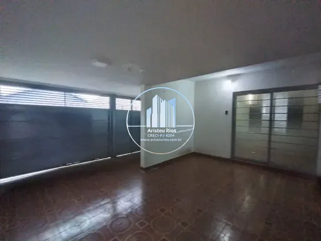 Casa com 70m² 3 quartos e 1 banheiro, para alugar, no bairro Centro em Pouso Alegre