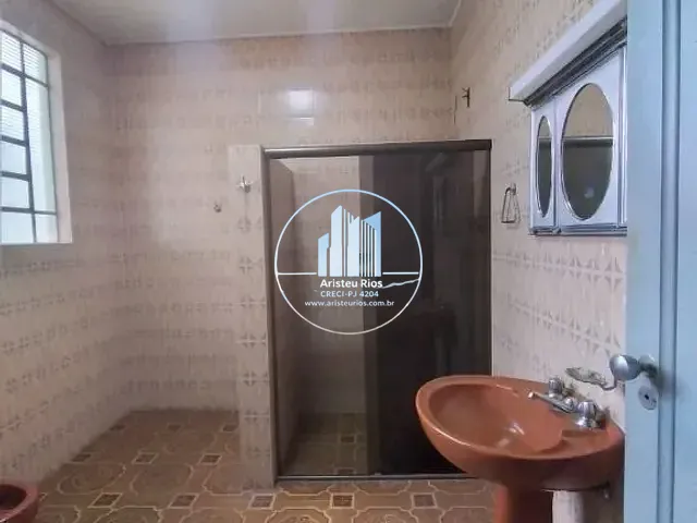 Casa com 70m² 3 quartos e 1 banheiro, para alugar, no bairro Centro em Pouso Alegre