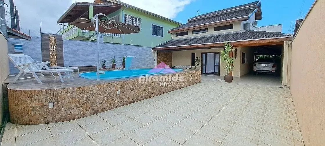 Casa, 3 quartos, 246 m² - Foto 1
