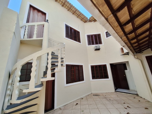 Casa 5 quartos e 2 banheiros, para alugar, no bairro São Marcos em Macaé