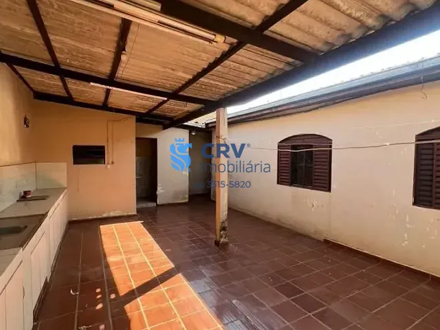 Casa com 277m² 3 quartos e 2 banheiros, à venda, no bairro Conjunto Parigot de Souza 1 em Londrina
