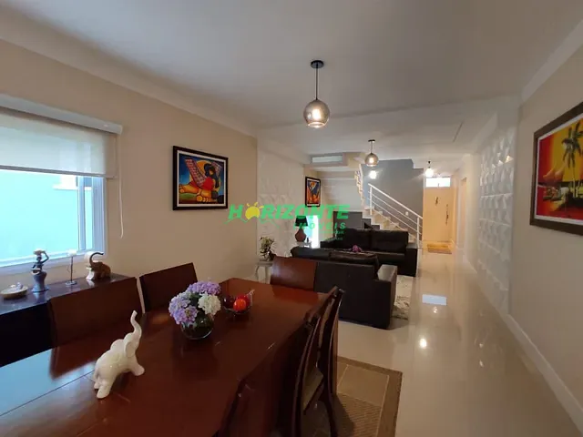 Casa com 250m² 3 quartos e 4 banheiros, à venda, no bairro Urbanova em São José dos Campos