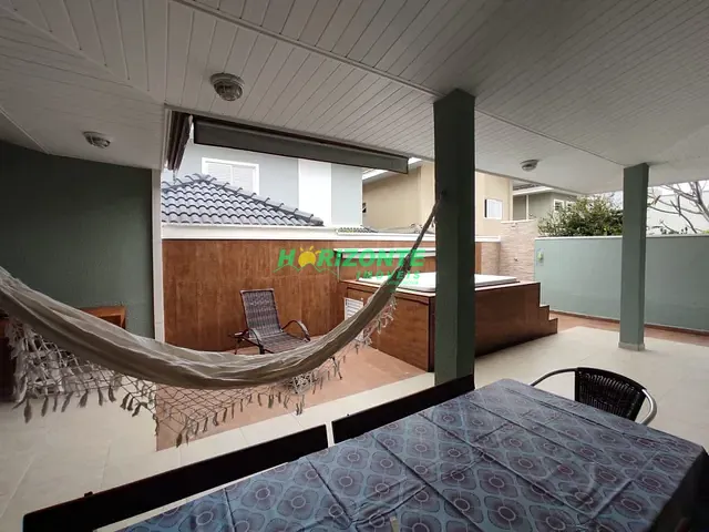 Casa com 250m² 3 quartos e 4 banheiros, à venda, no bairro Urbanova em São José dos Campos