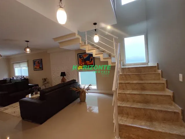 Casa com 250m² 3 quartos e 4 banheiros, à venda, no bairro Urbanova em São José dos Campos