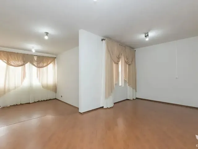Casa com 172m² 3 quartos e 2 banheiros, para alugar, no bairro Santa Felicidade em Curitiba