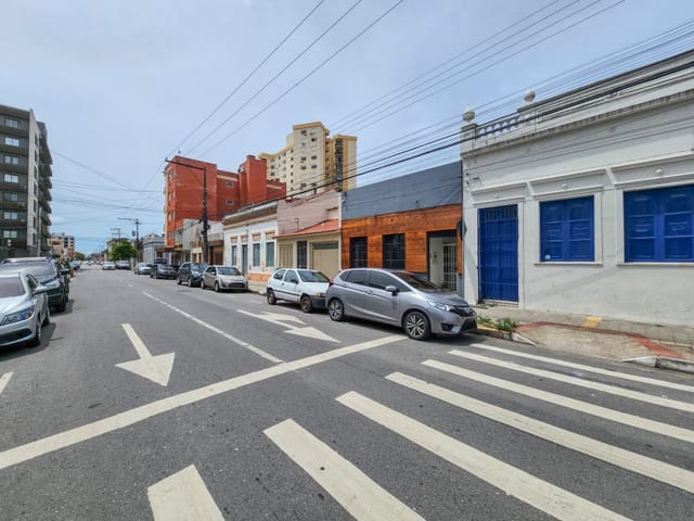 Casa à venda ou para alugar, no bairro Centro em Pelotas