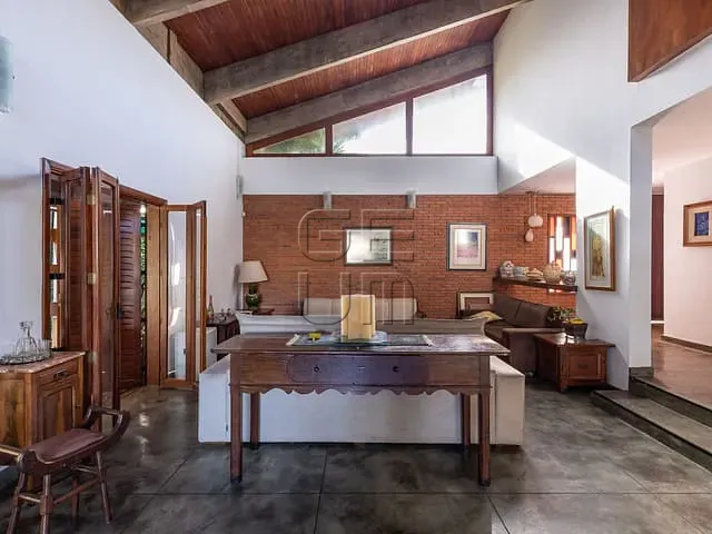 Casa com 800m² 3 quartos e 3 banheiros, à venda, no bairro Quebec em Londrina