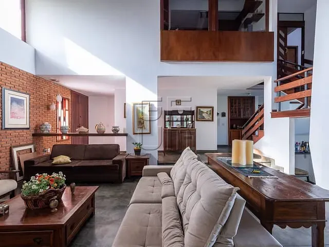 Casa com 800m² 3 quartos e 3 banheiros, à venda, no bairro Quebec em Londrina