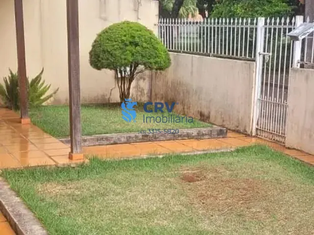 Casa com 210m² 3 quartos e 1 banheiro, à venda, no bairro Conjunto Habitacional Flores em Londrina