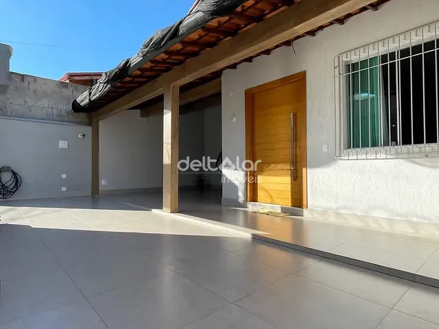 Casa com 360m² 5 quartos e 3 banheiros, à venda, no bairro Santa Mônica em Belo Horizonte