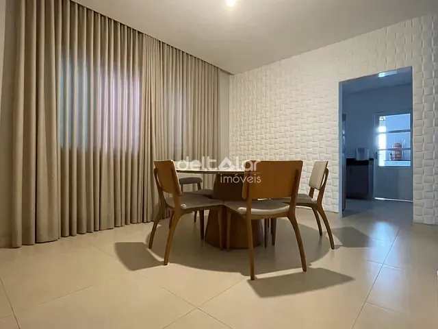Casa com 360m² 5 quartos e 3 banheiros, à venda, no bairro Santa Mônica em Belo Horizonte