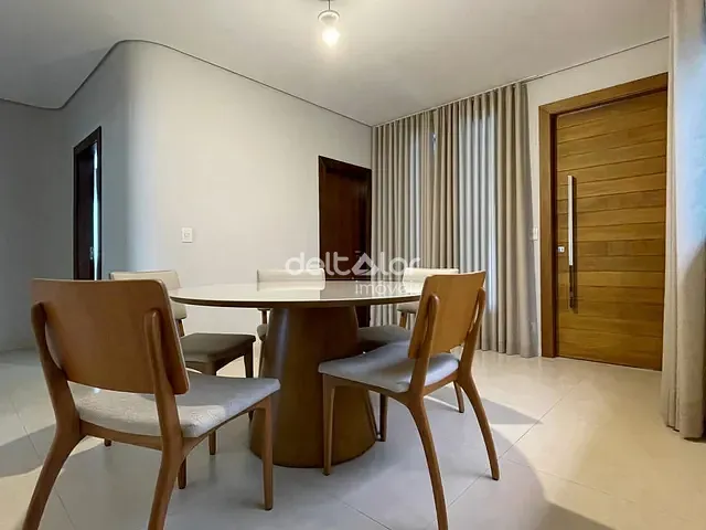 Casa com 360m² 5 quartos e 3 banheiros, à venda, no bairro Santa Mônica em Belo Horizonte