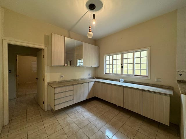 Casa com 250m² 4 quartos e 4 banheiros, à venda, no bairro Vila Rica em Pindamonhangaba