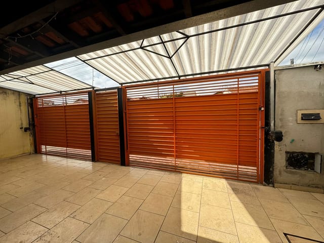 Casa com 250m² 4 quartos e 4 banheiros, à venda, no bairro Vila Rica em Pindamonhangaba