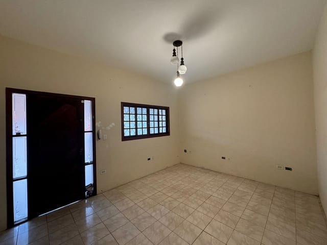 Casa com 250m² 4 quartos e 4 banheiros, à venda, no bairro Vila Rica em Pindamonhangaba