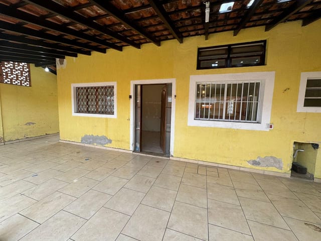 Casa com 250m² 4 quartos e 4 banheiros, à venda, no bairro Vila Rica em Pindamonhangaba